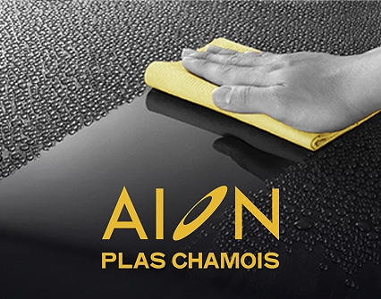 gamuza AION secando capot del coche